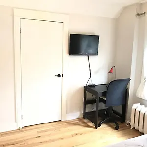 ** Guest house The Parkway Place Canada